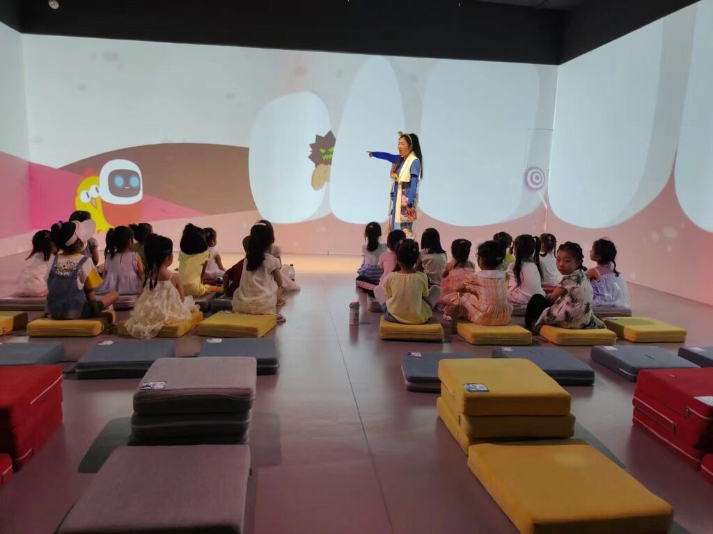 Kindergarten education games with projection technology
