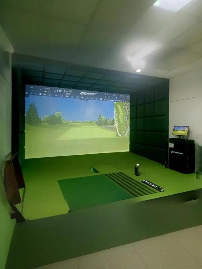 Indoor portable golf simulator home setup with projector and screen