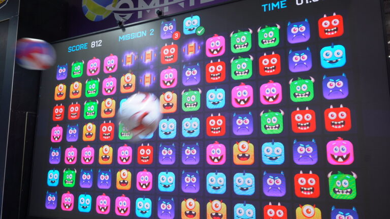 Interactive LCD sports game store solutions for family parks