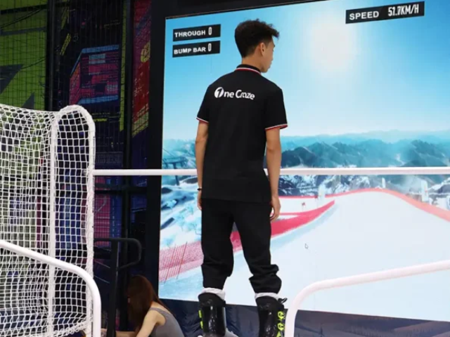 Indoor skiing simulator for professional and personal use