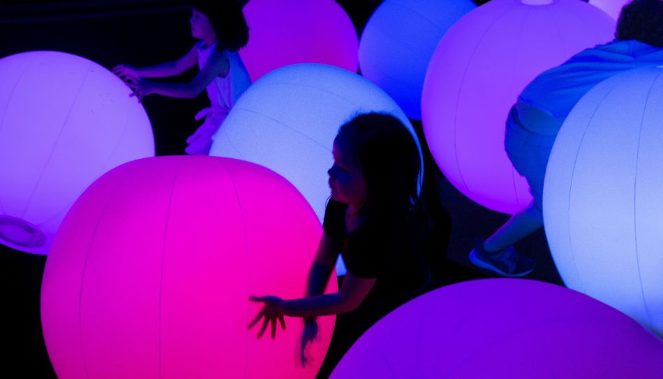 best LED lighting for balloon art exhibitions